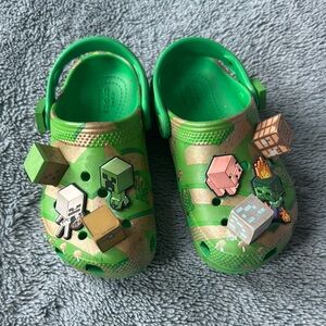 CROCS Minecraft green C11 (1 of 2)